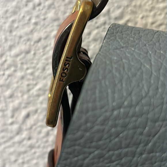 Fossil genuine leather blue crossbody with long adjustable strap - Picture 3 of 7